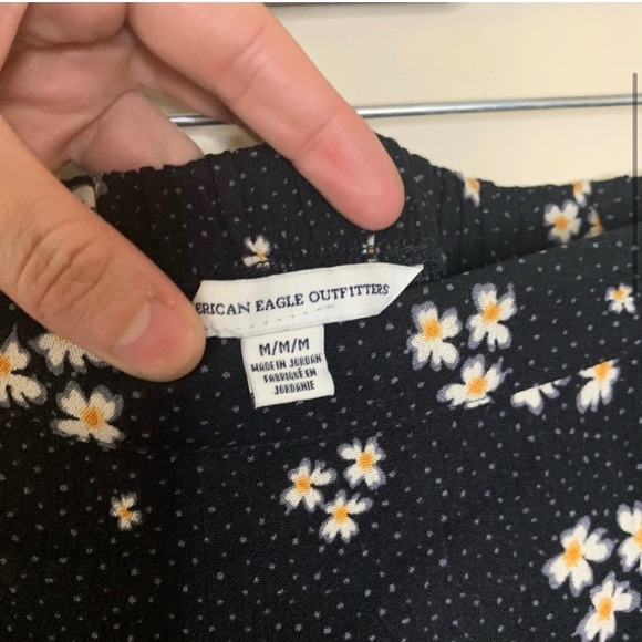 American Eagle Medium Black Polka Dot Daisy Print High Low Wrap Skirt Ruffle Hem - Picture 3 of 9